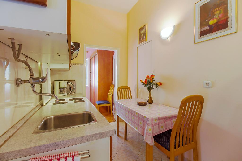 Apartment Oleander Мали-Лошинь Экстерьер фото